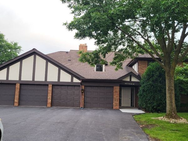 5843 Doe Circle , Unit 1, Westmont, IL 60559