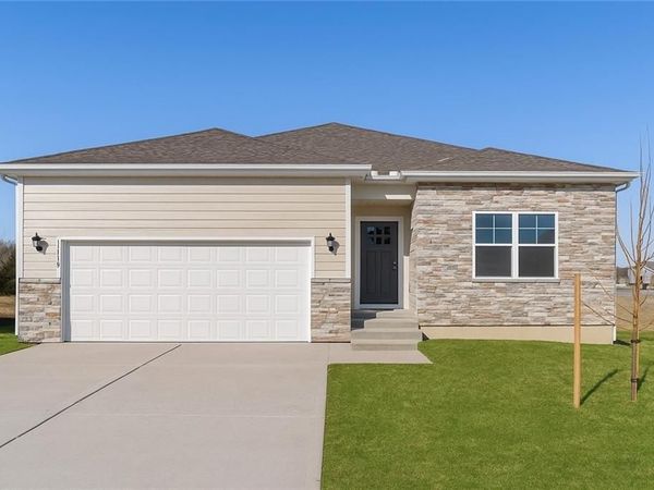 19751 W 201st Street, Spring Hill, KS 66083