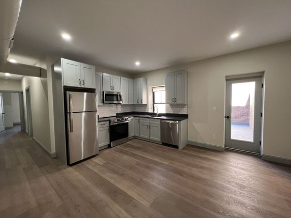 160 Seabury St, Unit 10, Fall River, MA 02720