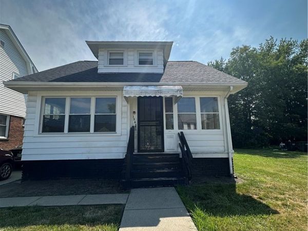 1566 E 204 Street E, Euclid, OH 44117