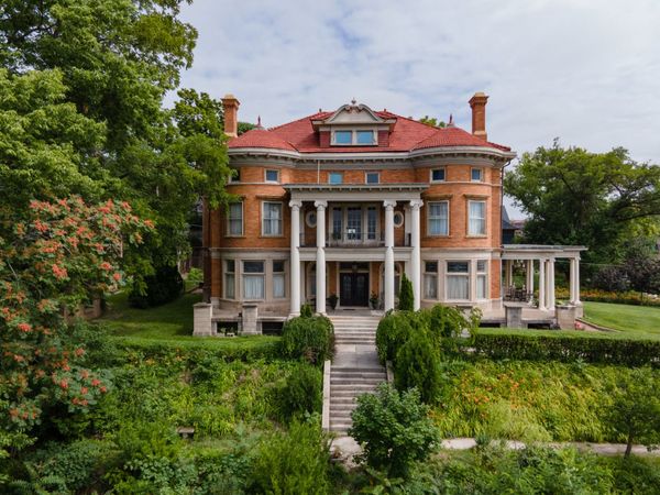 412 W 6th Street, Davenport, IA 52803