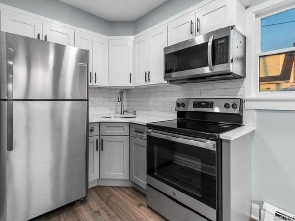 131 Liberty Avenue , Lindenhurst, NY 11757