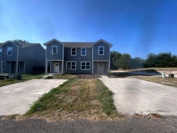 533-535 E Ball Street , Tom Bean, TX 75489