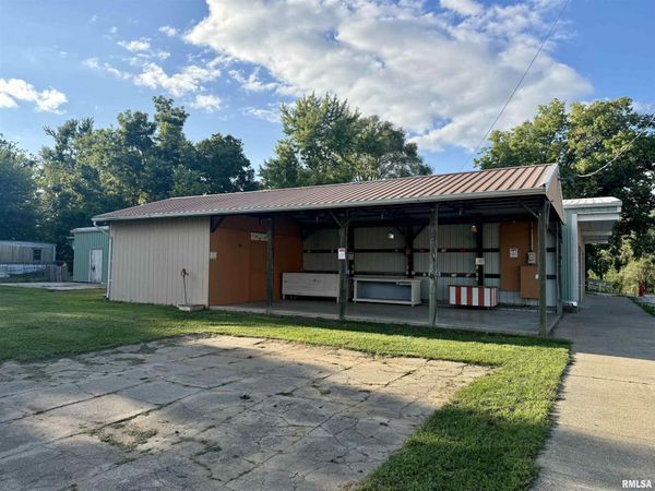 301 3RD Street, London Mills, IL 61544