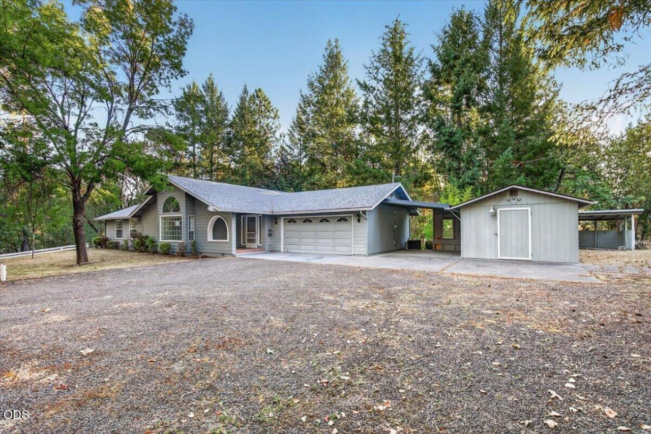111 Sherwood Lane, Grants Pass, OR 97527 Main Photo