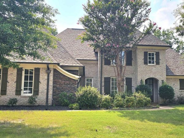 1581 BRACKENSHIRE LN, Collierville, TN 38017