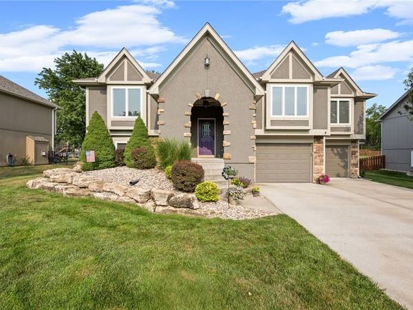 911 Chisam Road, Kearney, MO 64060