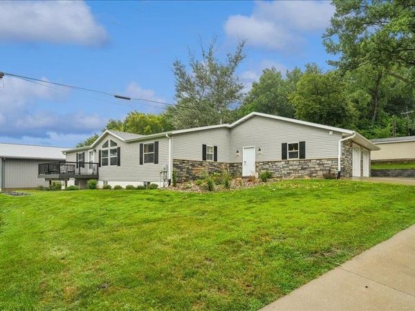 26061 210th Avenue, Delhi, IA 52223