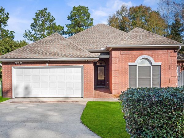 131 Shadow Lake Dr., Hattiesburg, MS 39402