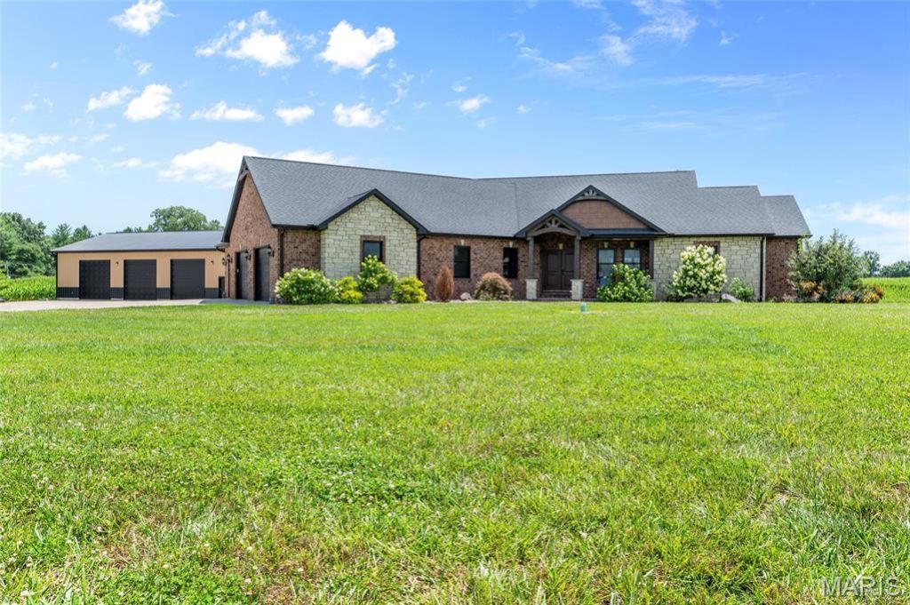 8318 West Mill Creek Rd , Troy, IL 62294 Main Photo