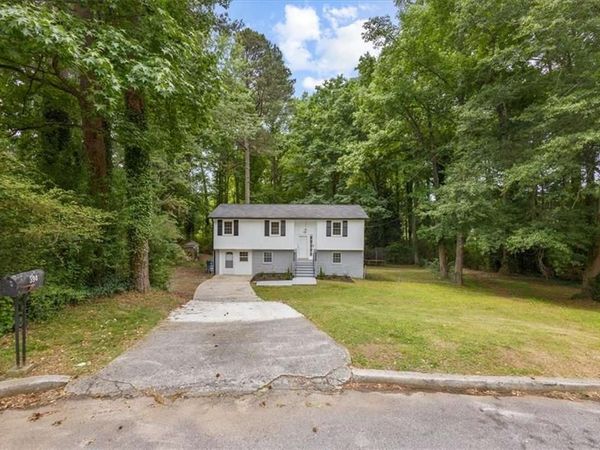 394 Burr Oak Court , Lawrenceville, GA 30046