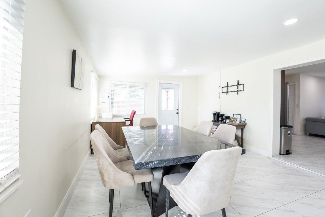 5763 Purdy Lane, West Palm Beach, FL 33415 Photo