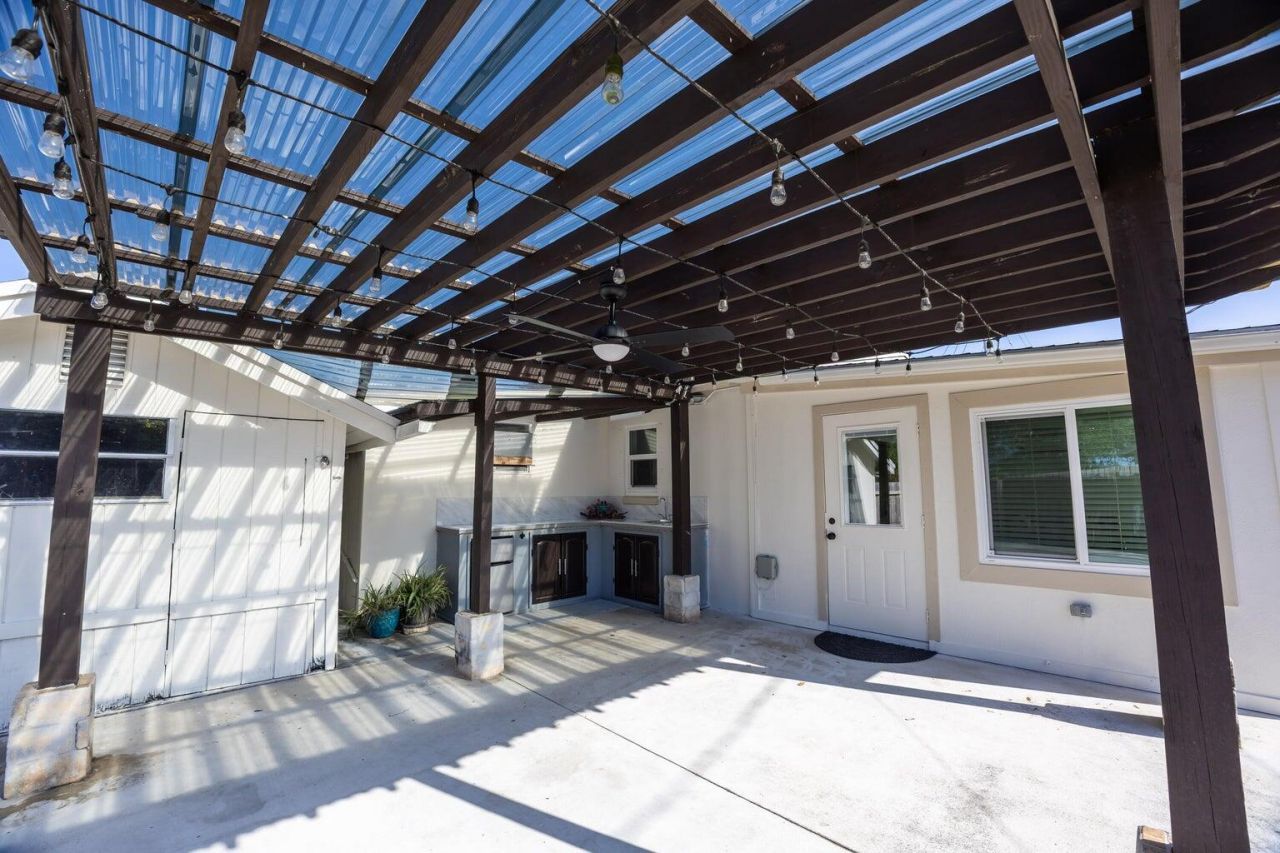 5763 Purdy Lane, West Palm Beach, FL 33415 Photo