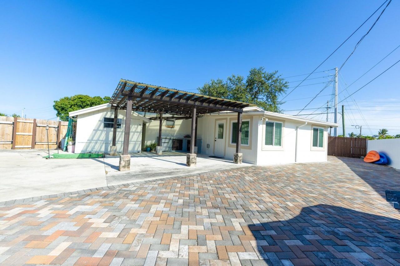 5763 Purdy Lane, West Palm Beach, FL 33415 Photo