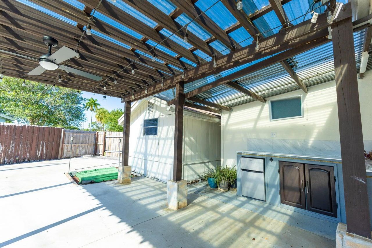 5763 Purdy Lane, West Palm Beach, FL 33415 Photo