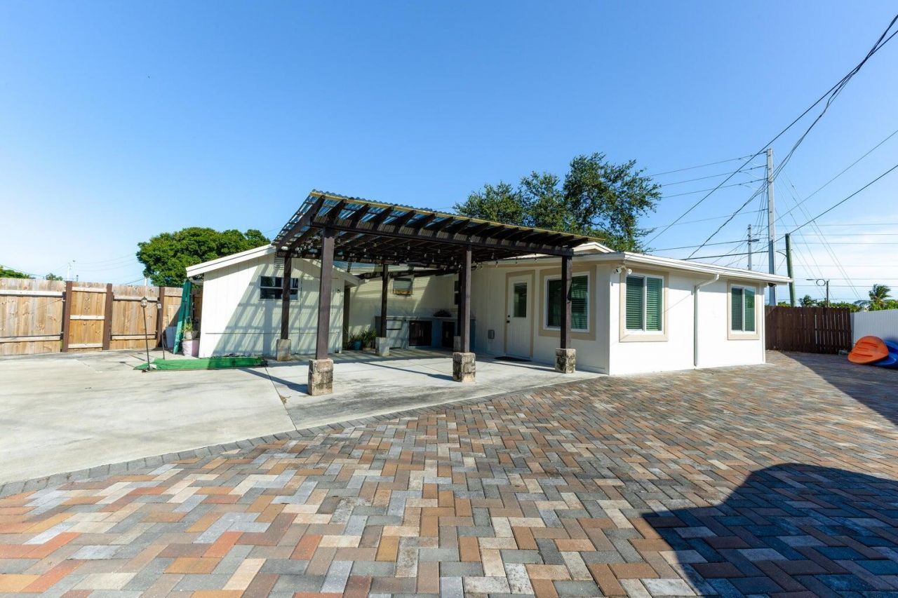 5763 Purdy Lane, West Palm Beach, FL 33415 Photo