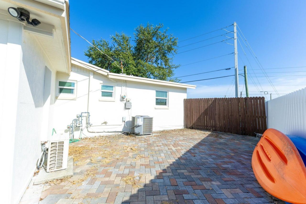 5763 Purdy Lane, West Palm Beach, FL 33415 Photo