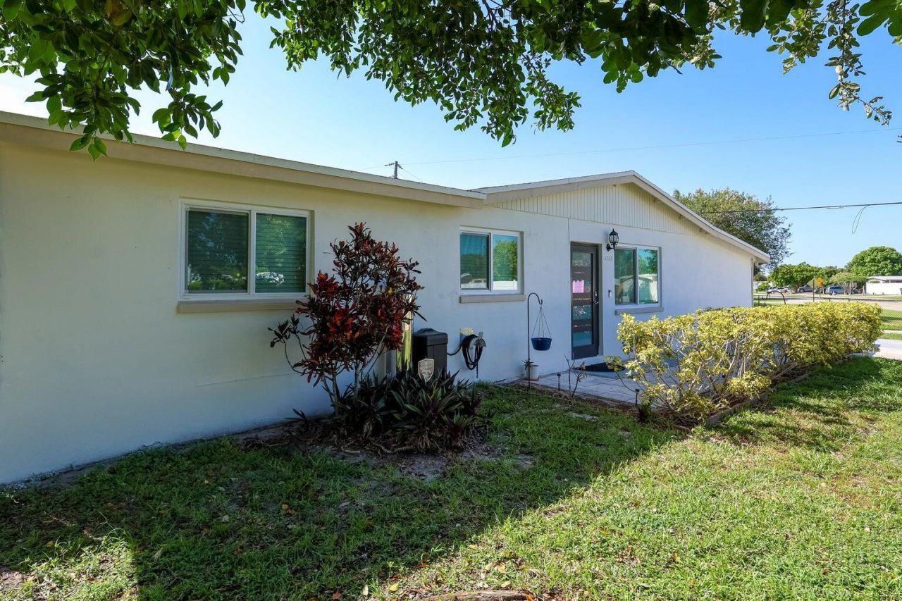 5763 Purdy Lane, West Palm Beach, FL 33415 Photo