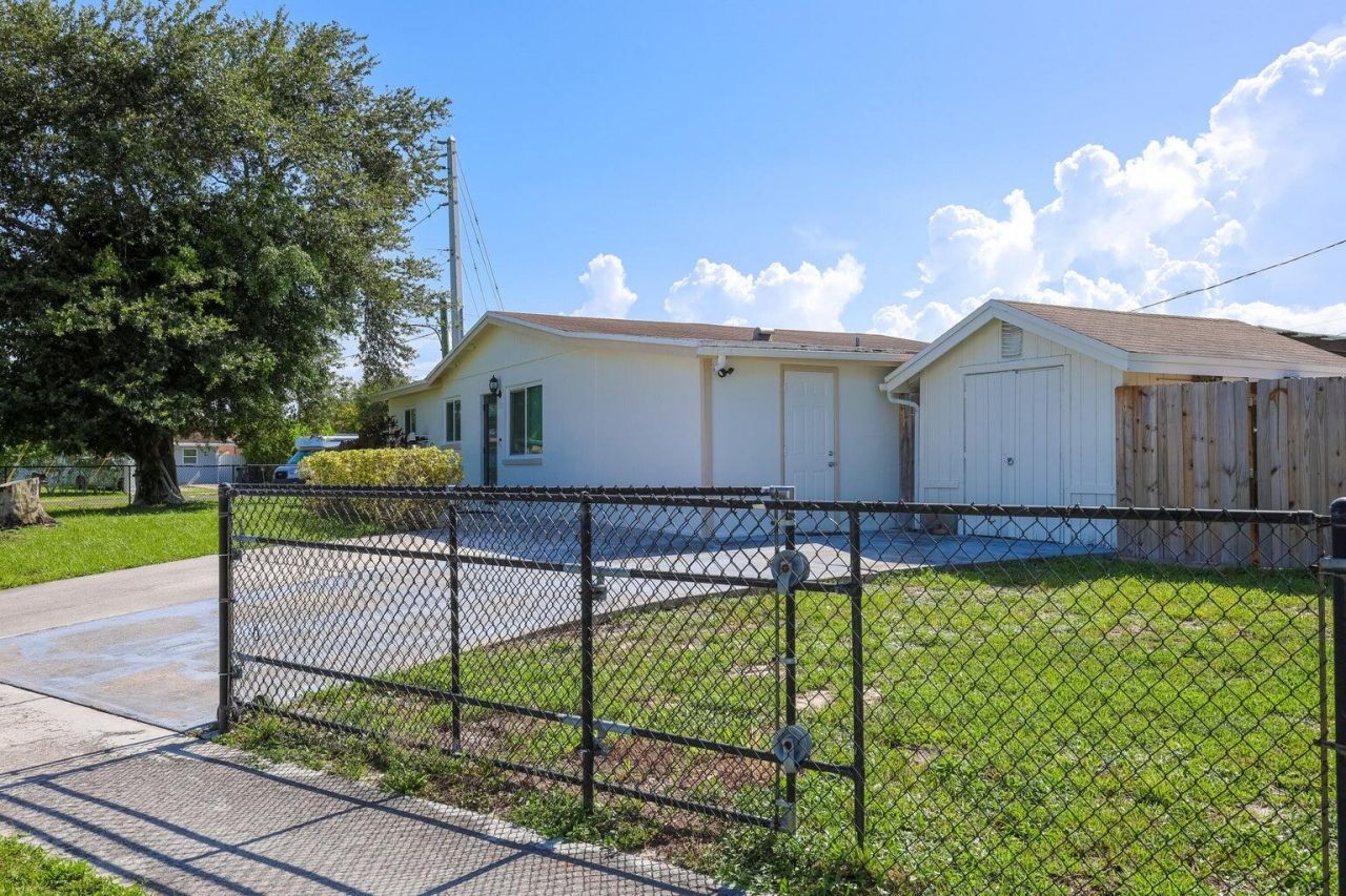 5763 Purdy Lane, West Palm Beach, FL 33415 Photo