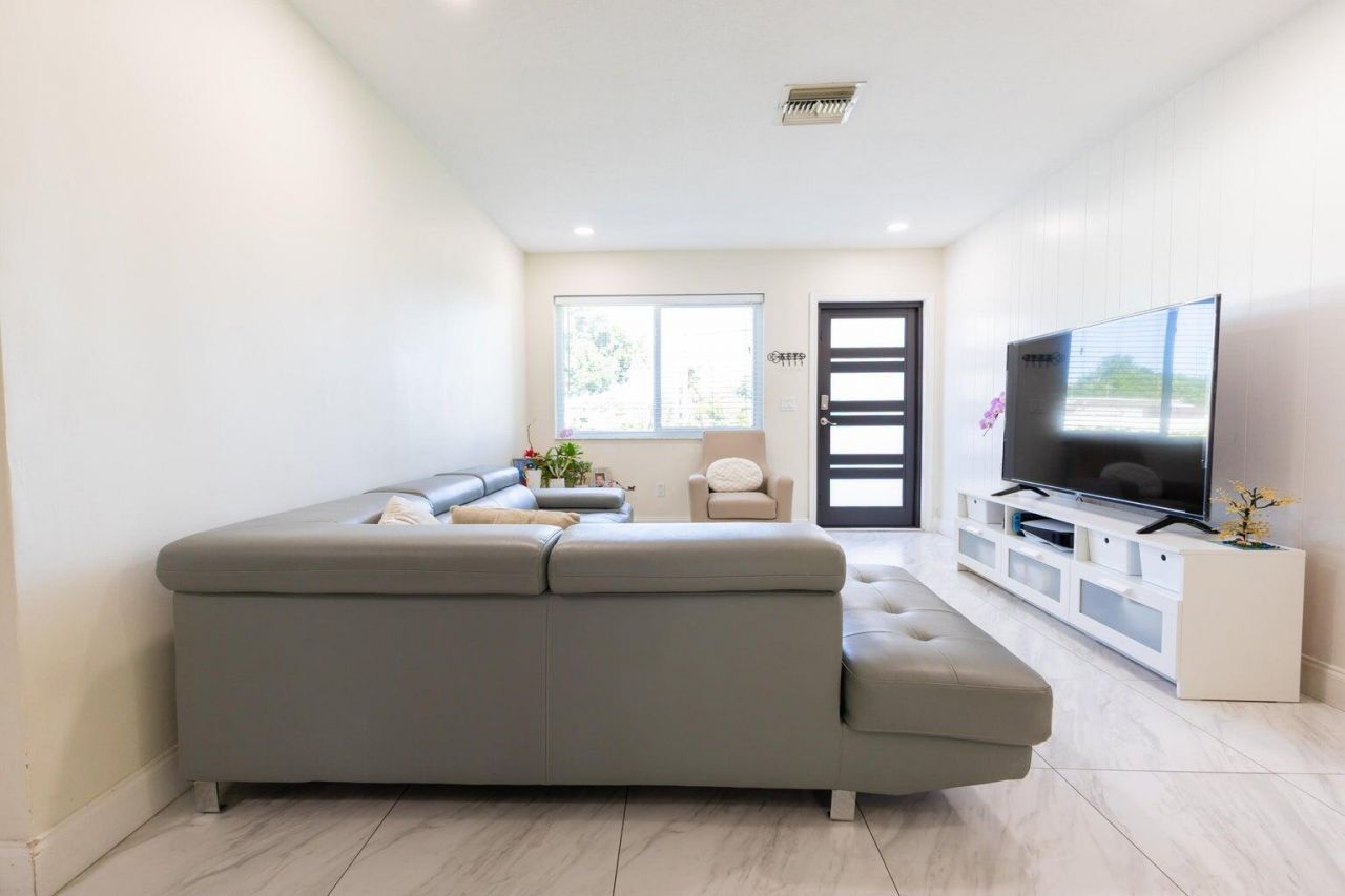 5763 Purdy Lane, West Palm Beach, FL 33415 Photo