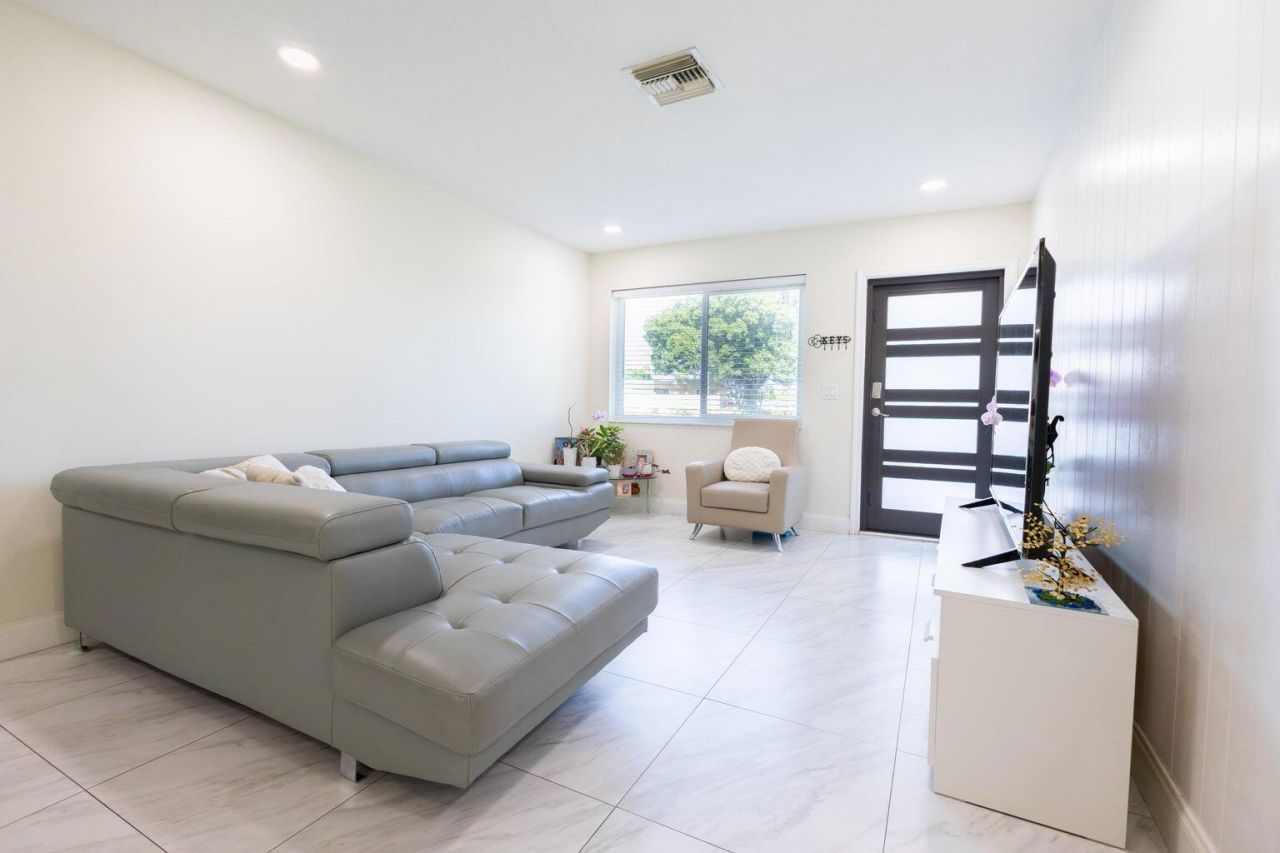 5763 Purdy Lane, West Palm Beach, FL 33415 Photo