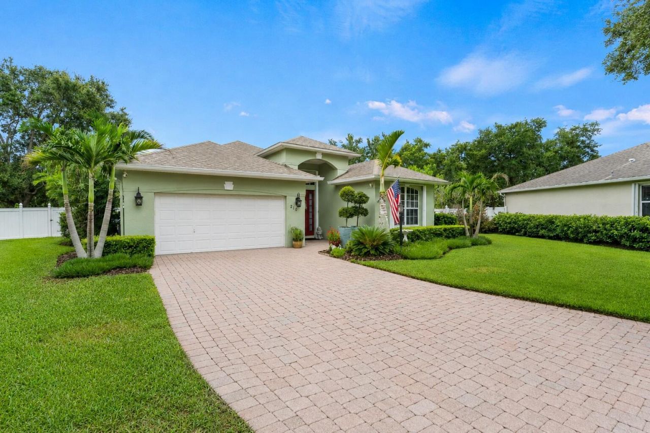 210 Champagne Court Sw, Vero Beach, FL 32968 Photo