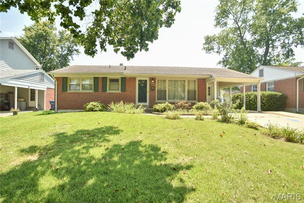 280 W Saint Anthony Lane, Florissant, MO 63031 Main Photo