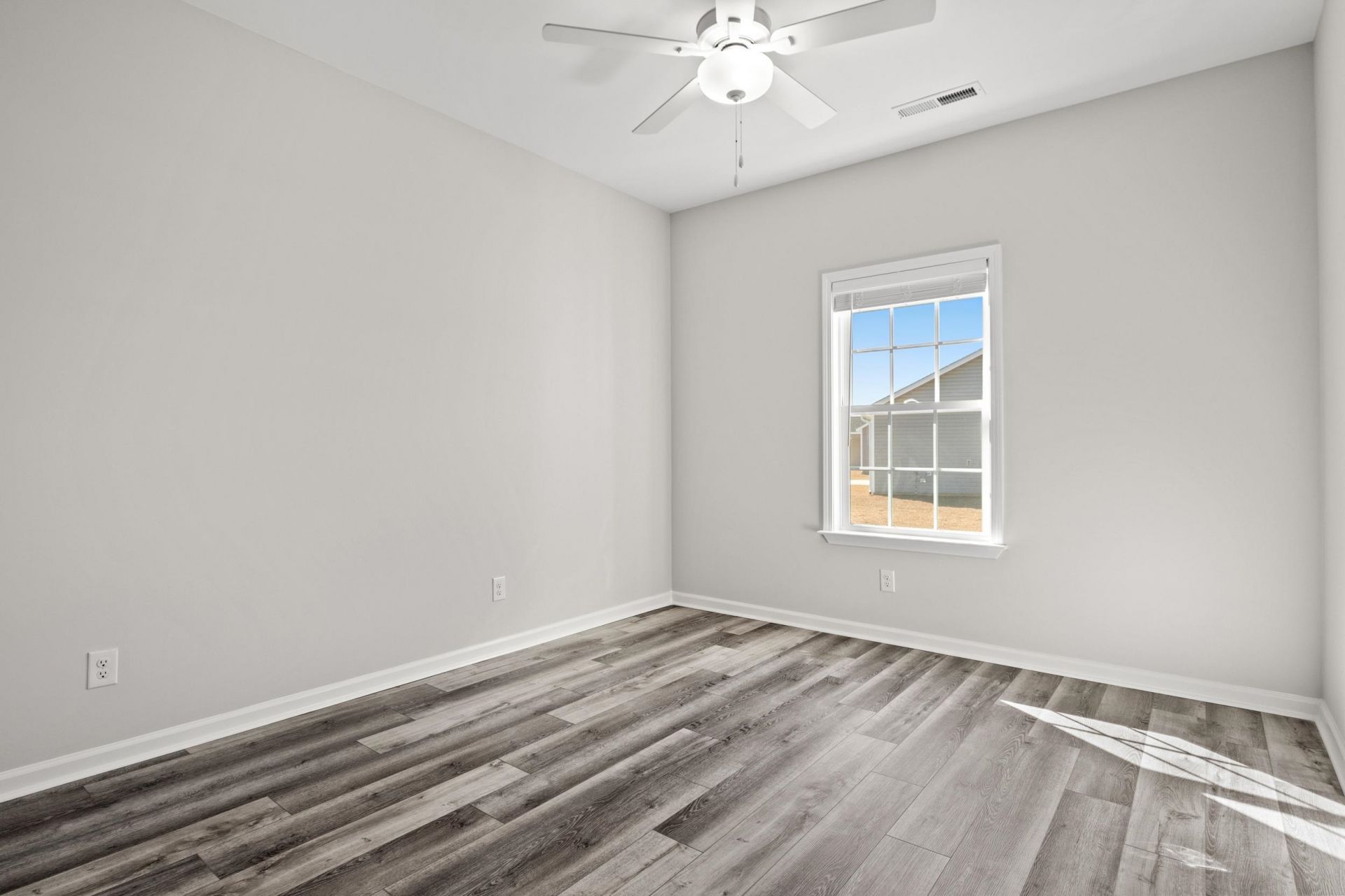 1054 Dogwood St. Photo 13