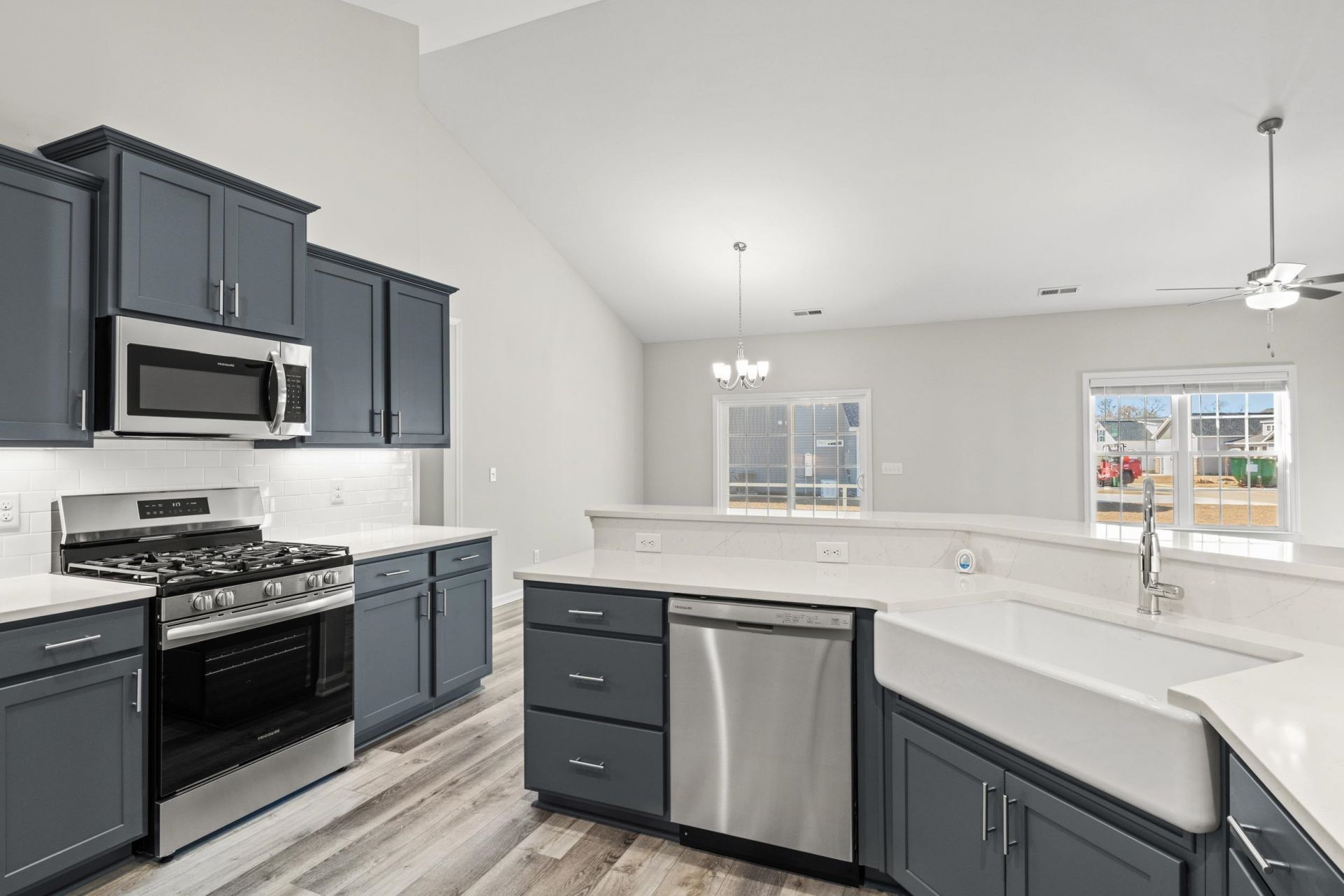1054 Dogwood St. Photo 4