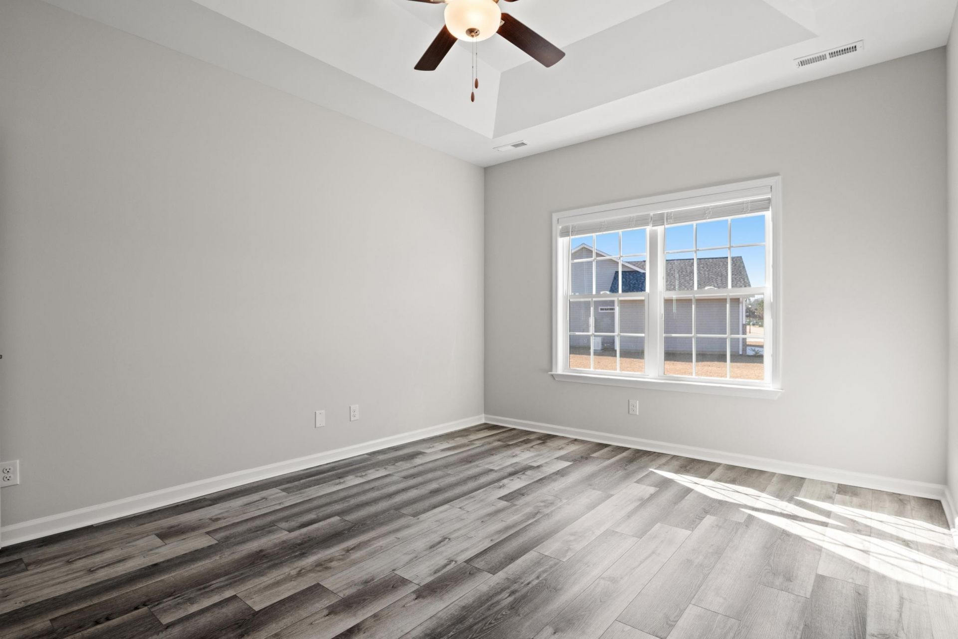 1054 Dogwood St. Photo 7