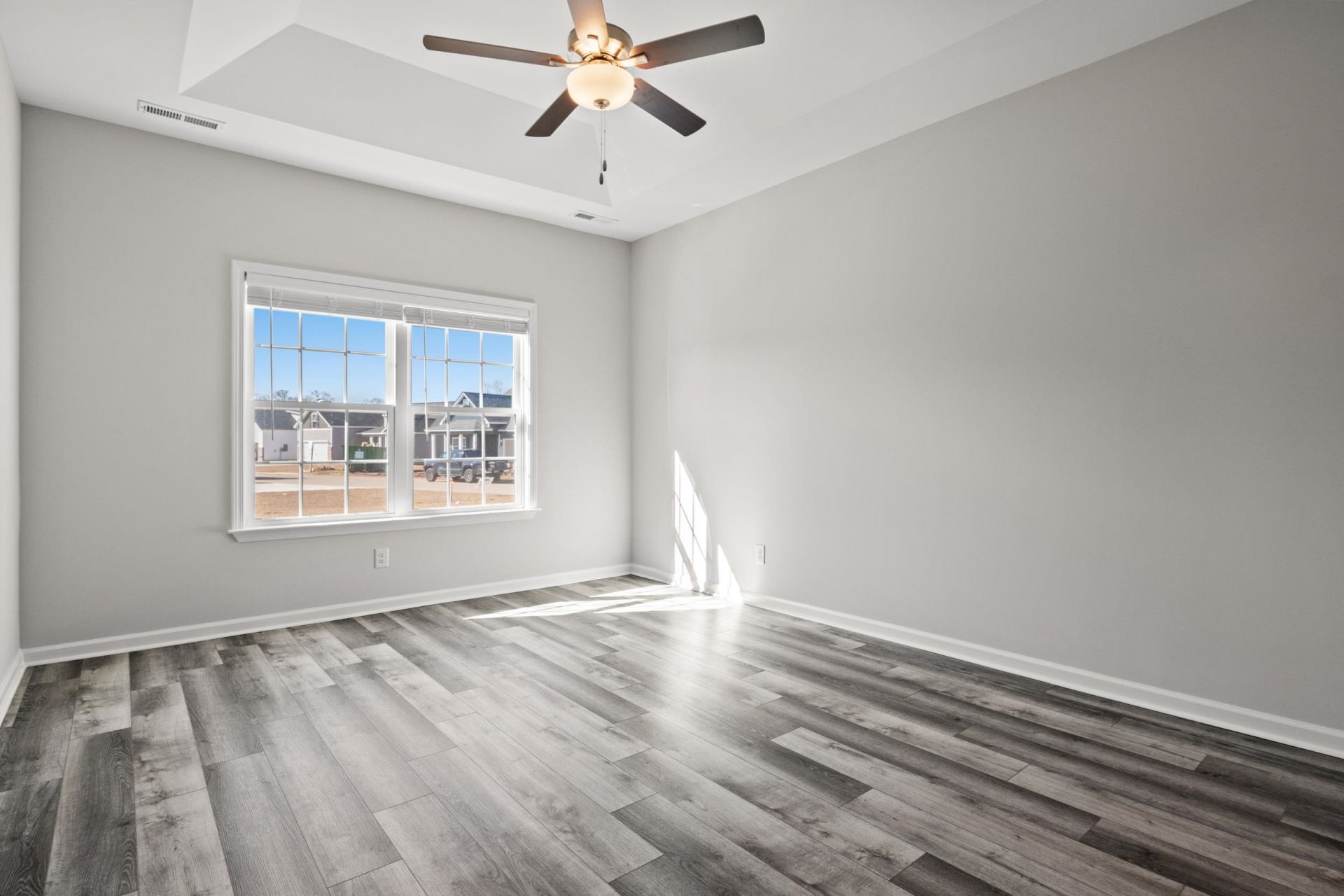 1054 Dogwood St. Photo 8