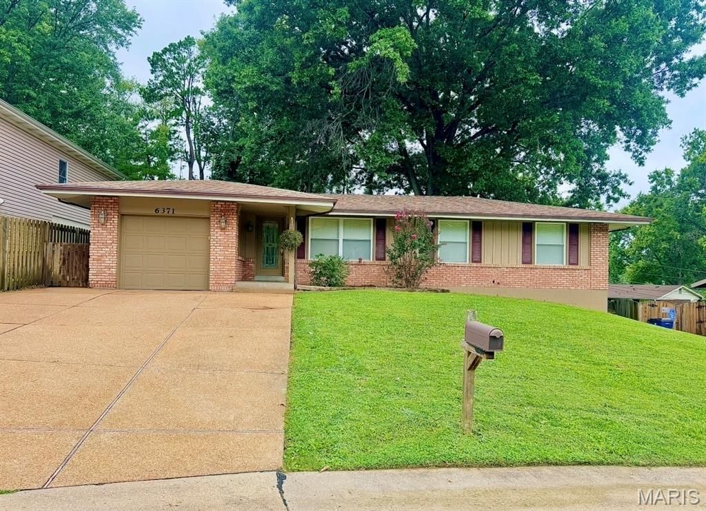6371 Treeridge Trail , Saint Louis, MO 63129 Main Photo