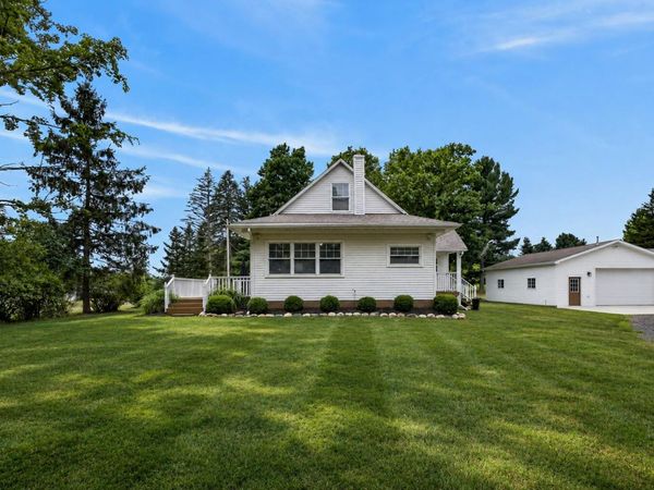 2817 Kissing Rock Avenue SE, Lowell, MI 49331