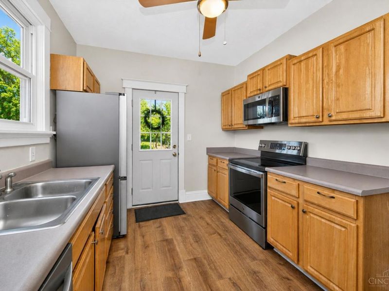 1007 W Loveland Avenue, Loveland, OH 45140 Photo 10