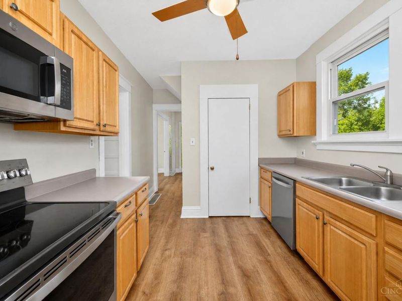 1007 W Loveland Avenue, Loveland, OH 45140 Photo 12