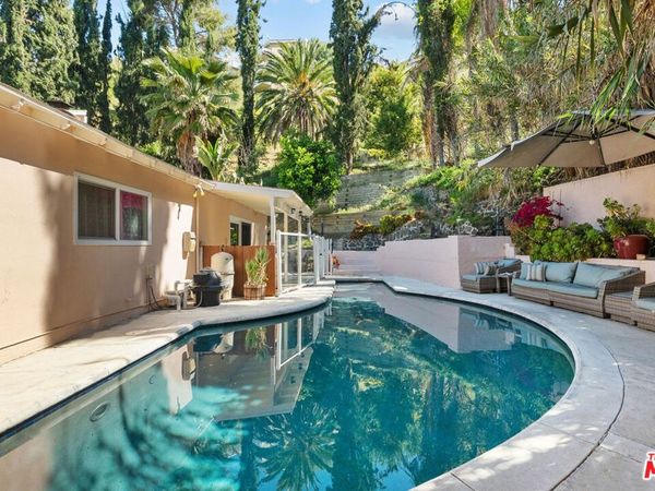 4300 Pampas Road , Woodland Hills, CA 91364
