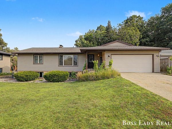 3525 Yellowstone Drive SW, Grandville, MI 49418