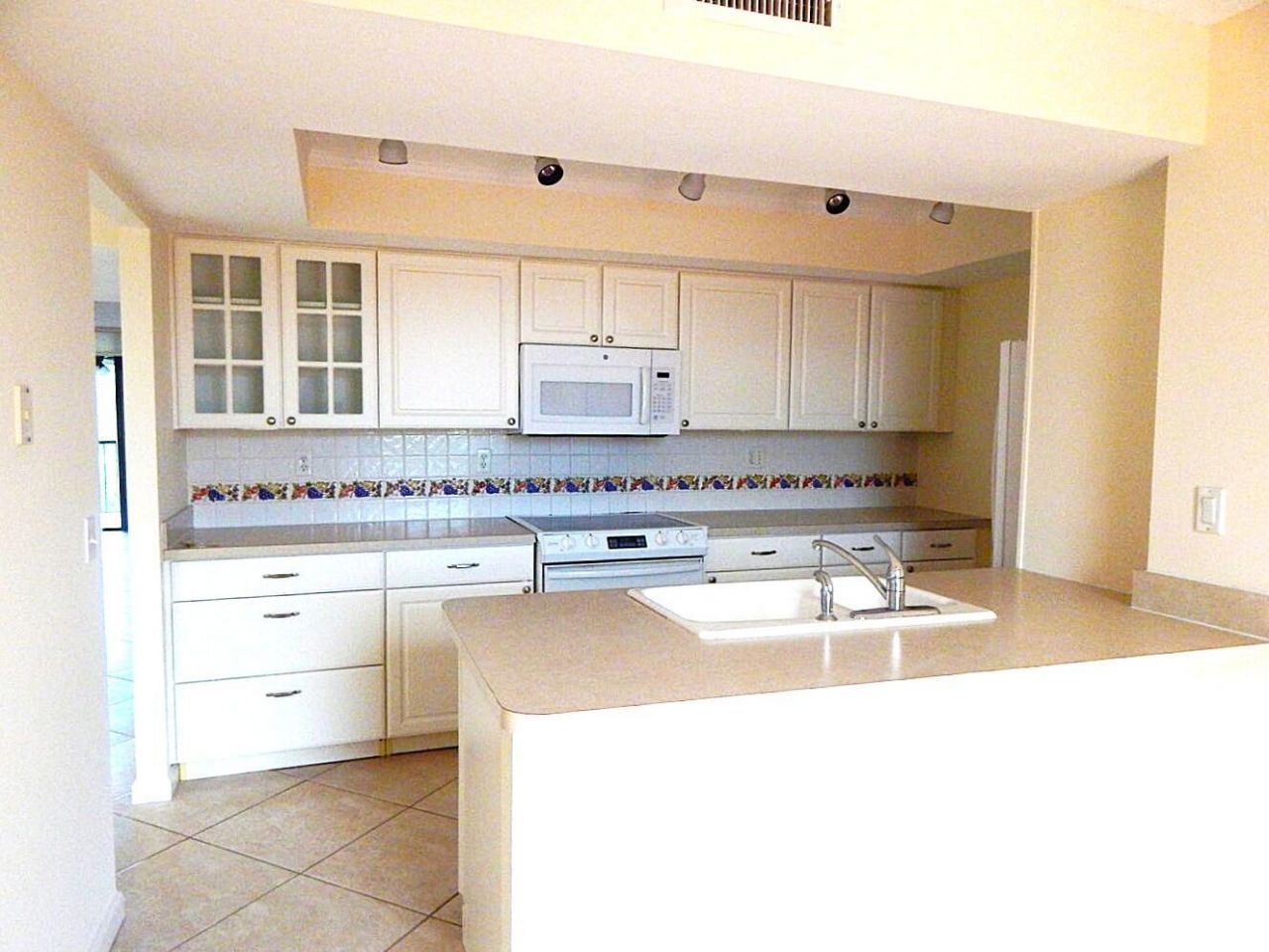 5250 Woodland Lakes Drive, Unit 231, Palm Beach Gardens, FL 33418 Photo