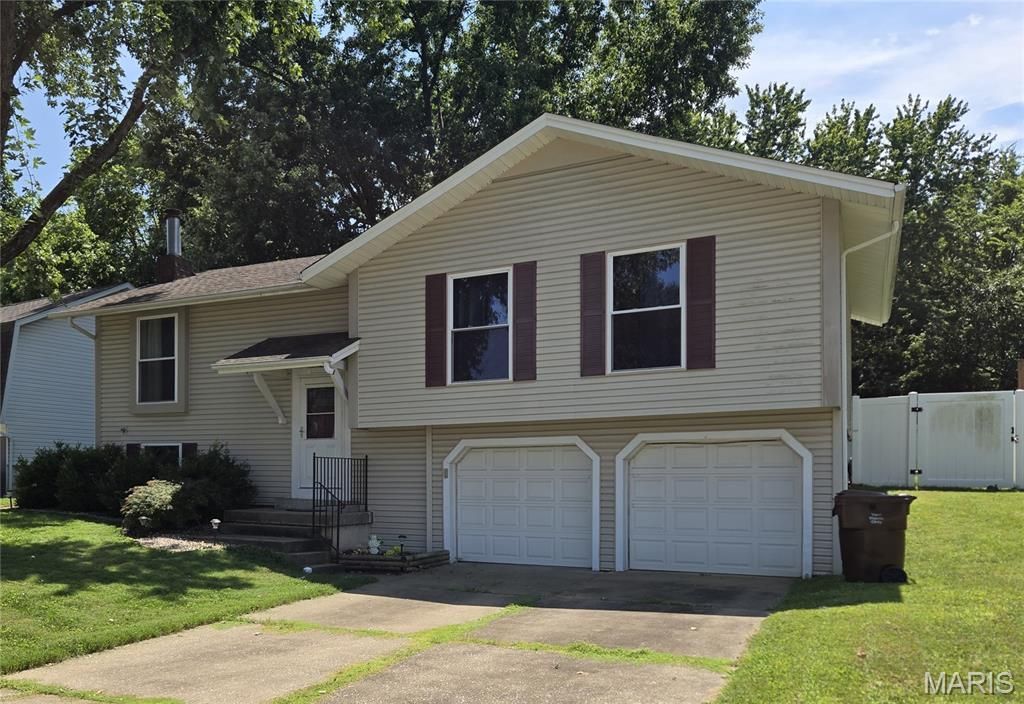 3 Jane Drive , Saint Peters, MO 63376 Main Photo