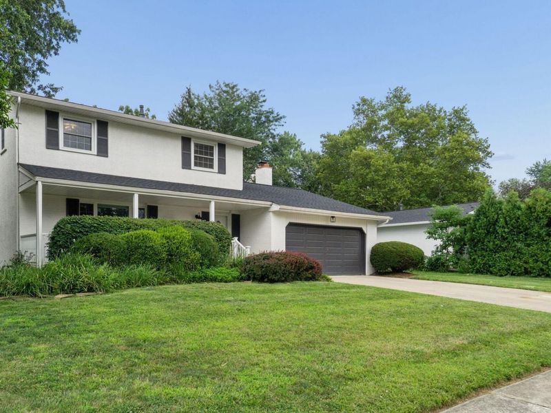 654 Jonsol Court, Columbus, OH 43230 Photo 2