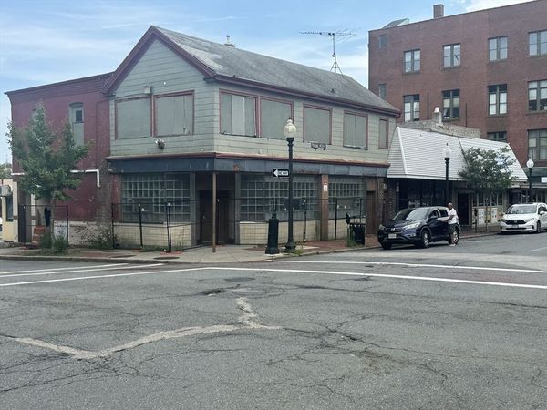 672-674 Pleasant St, New Bedford, MA 02740