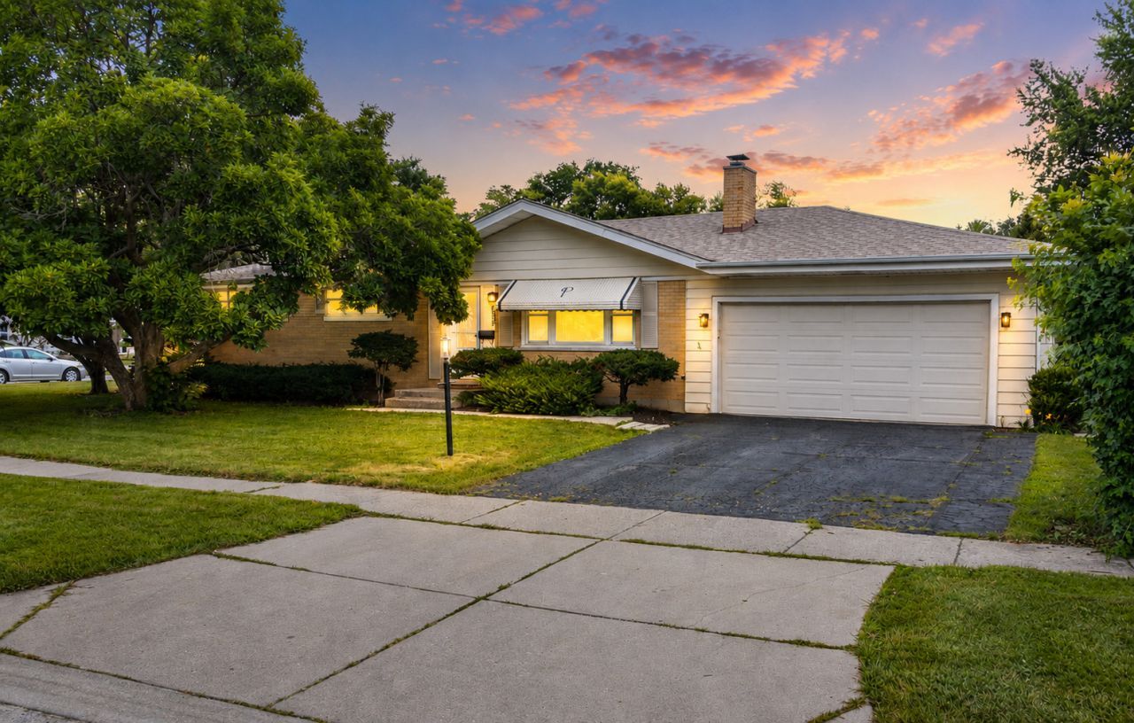 255 W Daniels Road, Palatine, IL 60067 Main Photo
