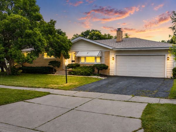 255 W Daniels Road , Palatine, IL 60067