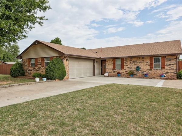 20555 Ember Lane, Harrah, OK 73045