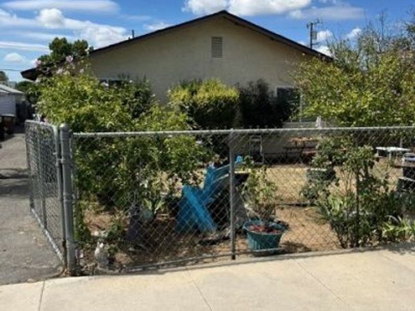 2819 Monterey , Bakersfield, CA 93306