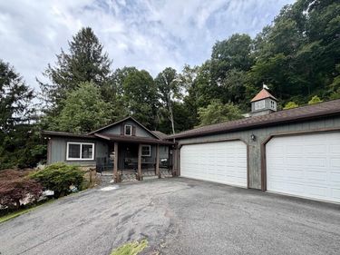 672 Lake Floyd Circle, Bristol, WV 26332