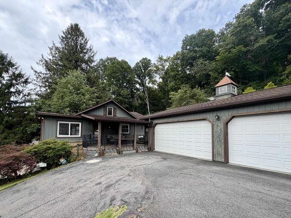 672 Lake Floyd Circle, Bristol, WV 26332