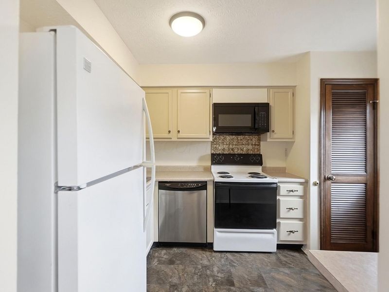 501 Clairbrook Avenue , Unit JG8, Columbus, OH 43228 Photo 11