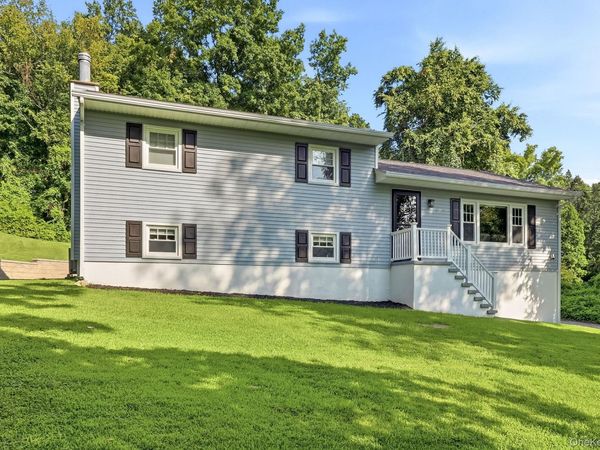 8 Brothers Road , Poughquag, NY 12570