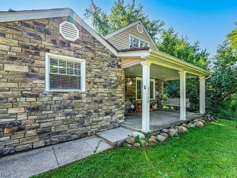 3129 S Medina Line Road, Norton, OH 44203 Photo 2